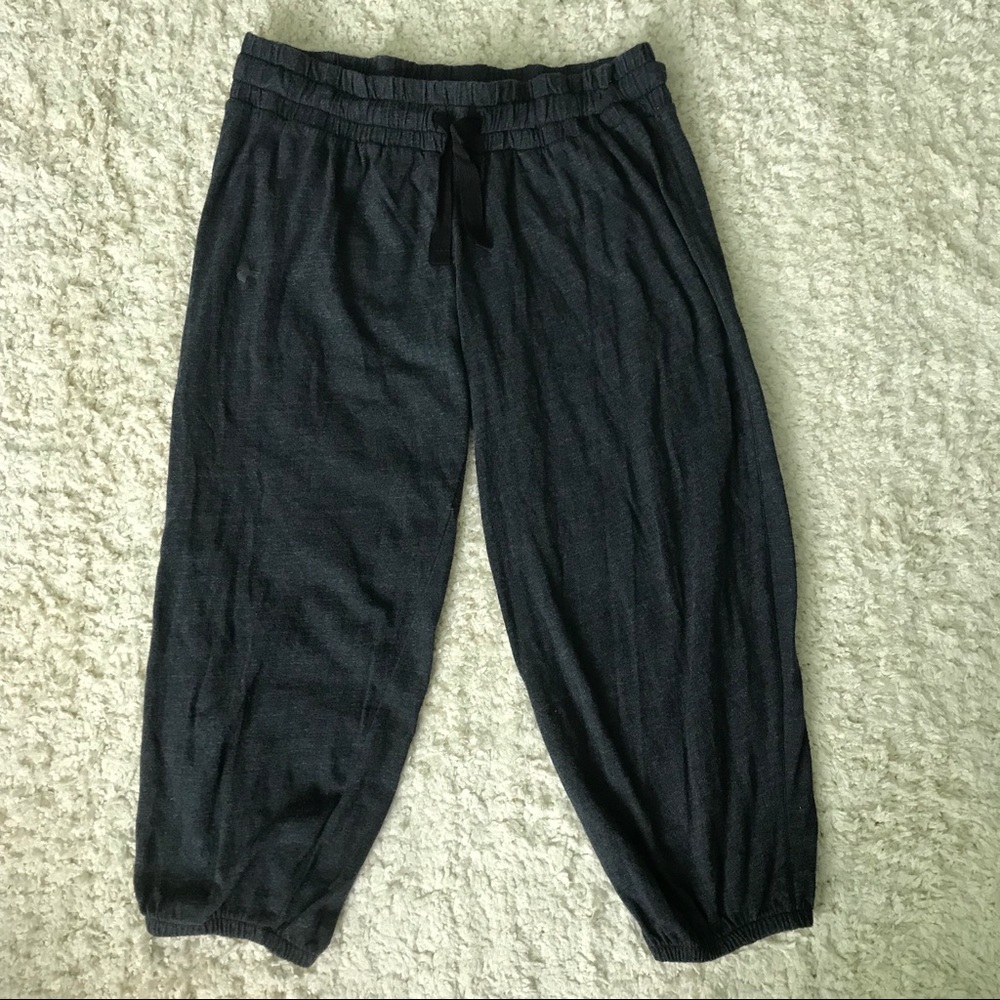 Under Armour Semi-Fitted Cropped Joggers (S)